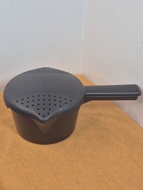 Vtg Pampered Chef 1 Qt/4 c. Micro Cooker Steamer Strainer with Lid